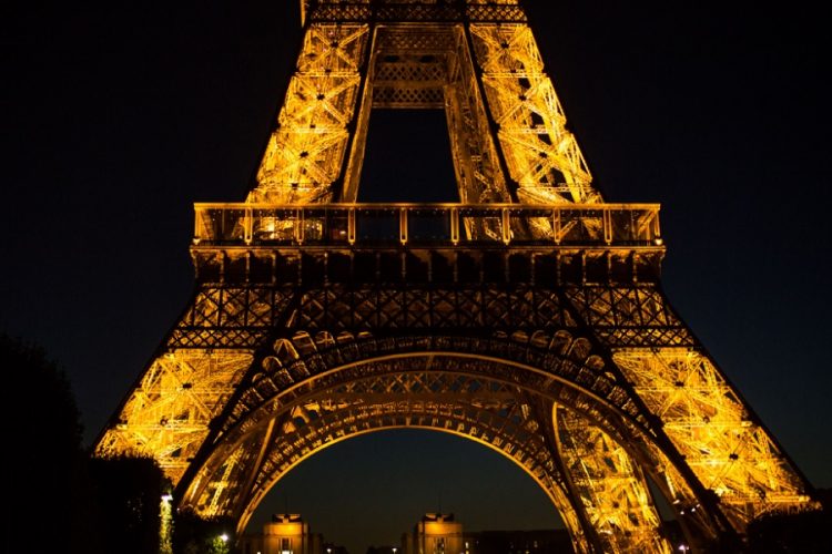 новость 13-02-2021 Главная достопримечательность Парижа станет золотистой