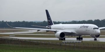 Lufthansa собирается возить богатых немцев в Россию на прививку "Спутником"