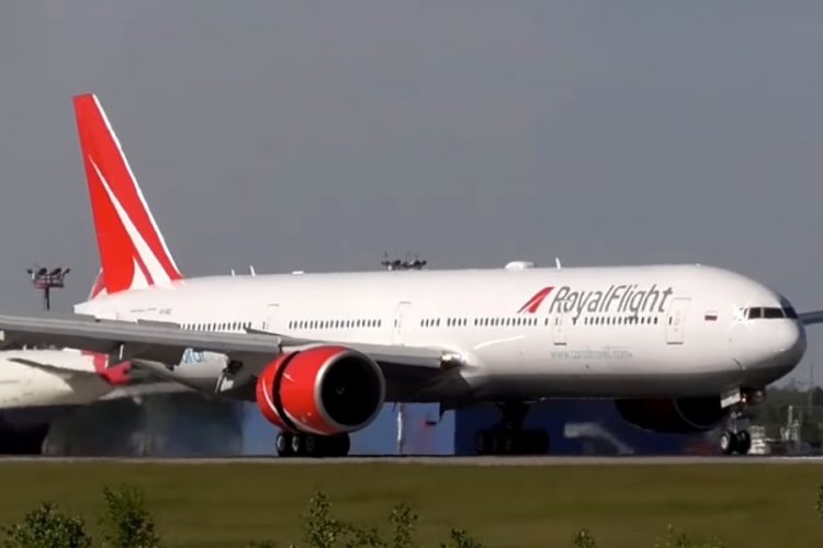 Российские пассажиры застряли в Анталье и уверяют, что им никто не хочет помогать