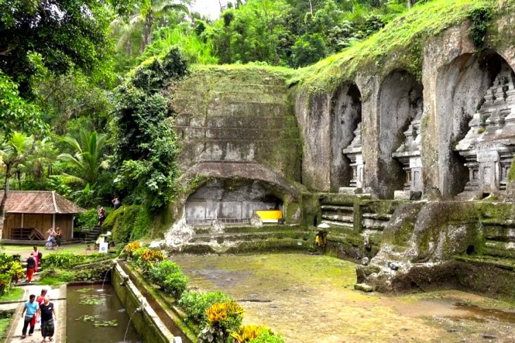 Россиянку посадили в тюрьму на Бали за пост в соцсети