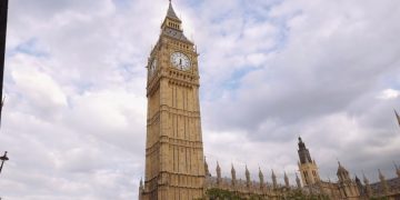Коронавирусные паспорта могут стать обязательными в Великобритании