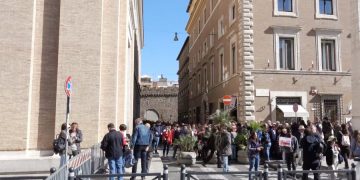 Ватикан занял неожиданно жесткую позицию во время поголовной вакцинации