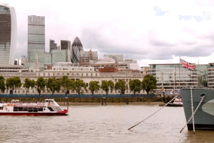 Тюрьма за нарушение ковидных правил - страны соревнуются в принятии новых мер