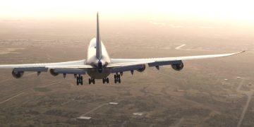 Самолет American Airlines встретился в небе с НЛО