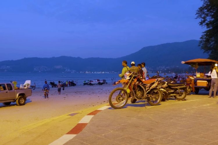 Власти Таиланда не будут принимать только вакцинированных туристов