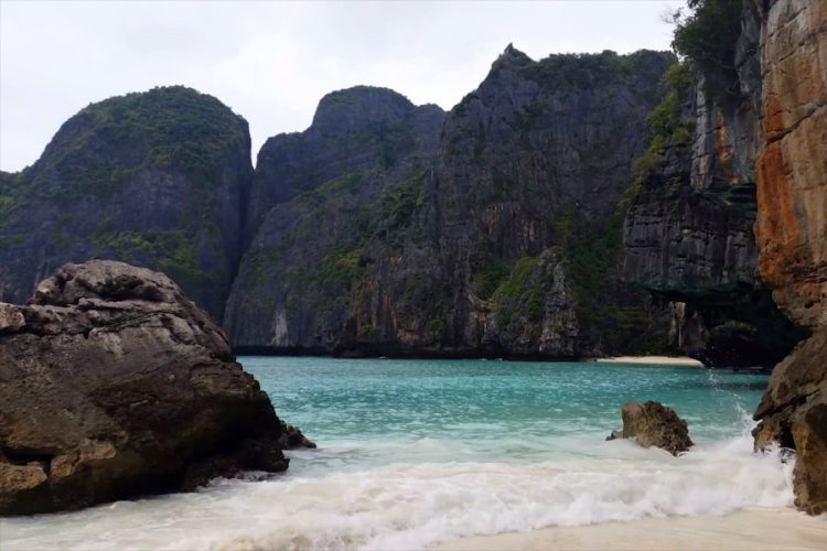 СМИ Таиланда: богатые туристы поедут на курорты чиновников