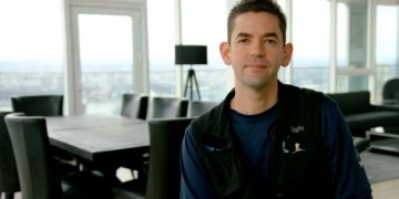 Миллиардер оплатил полет в космос и готов взять с собой простых туристов