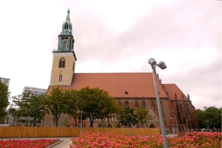 UNWTO: В 2020 году туризм потерял 74% прибытий