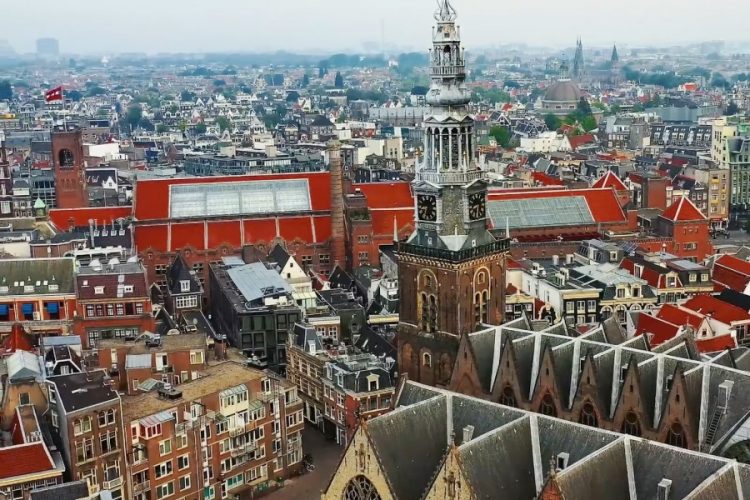 Суд в Гааге отменил комендантский час