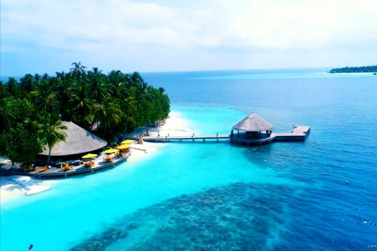 Мальдивские острова примут больше туристов, чем планировали