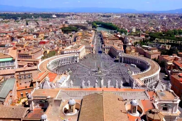 Жесткий карантин в Италии завершен: музеи Ватикана приняли туристов