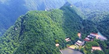 В Китае установлен рекорд - маску надели на гору