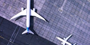Самолет Боинг начал рассыпаться в небе из-за усталости металла