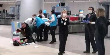 Персонал принимал роды в аэропорту Стамбула