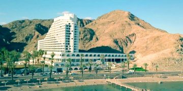 Отели Израиля начинают принимать иностранцев