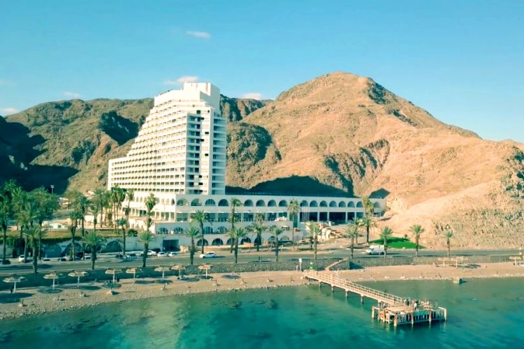 Отели Израиля начинают принимать иностранцев