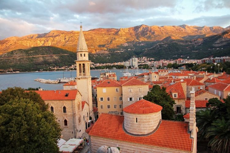 новость 22-03-2021 К летнему сезону Черногория надеется возобновить авиасообщение с РФ