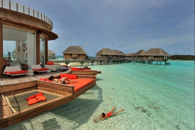 новость 08-03-2021 Мальдивские острова дадут привитым туристам преференции