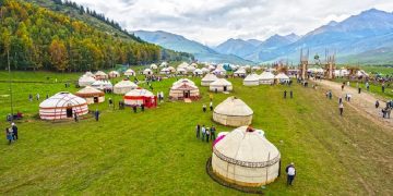новость 09-03-2021 Российские туристы могут бронировать туры в Киргизию