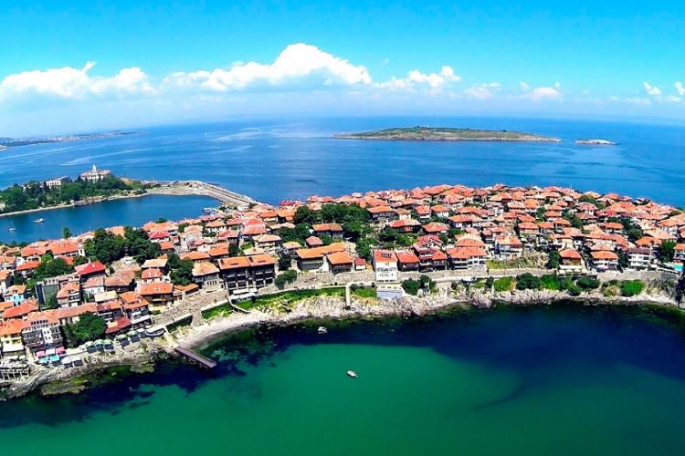 новость 16-03-2021 В этом году летний сезон в Болгарии начнется 1 мая