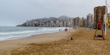 новость 03-03-2021 На пляжах испанского курорта Бенидорм вновь появятся "квадраты"