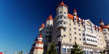 Чем грозит отсрочка запуска программы туристического кэшбэка?