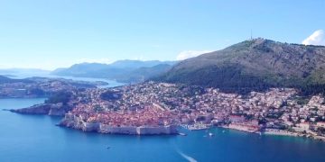 Европа решила отдалиться от туристов еще больше