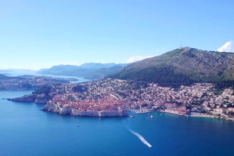 Европа решила отдалиться от туристов еще больше