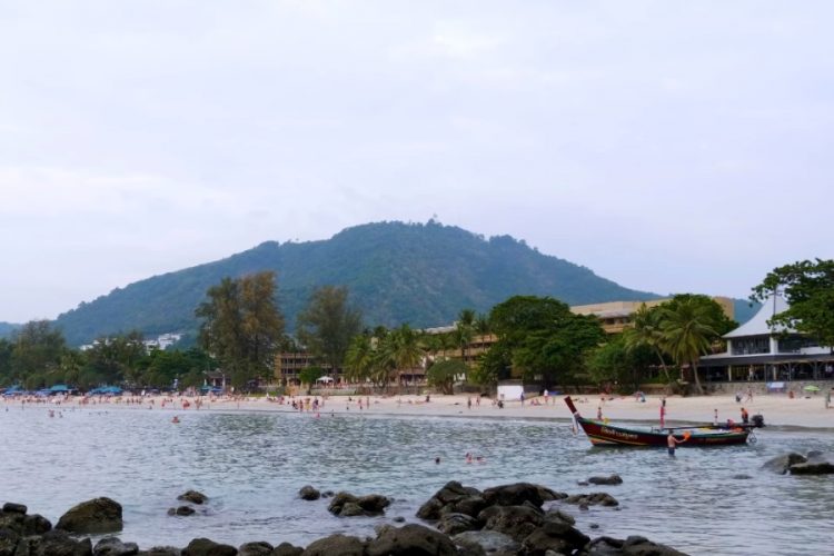 Таиланд предложит туристам надеть браслеты и провести карантин на яхте