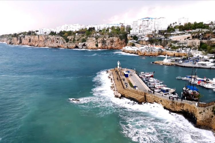 Турецкие СМИ назвали Россию спасательным кругом для туризма