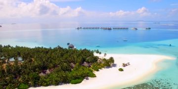 Застрявшие на Мальдивах туристы рассказали, как добирались домой