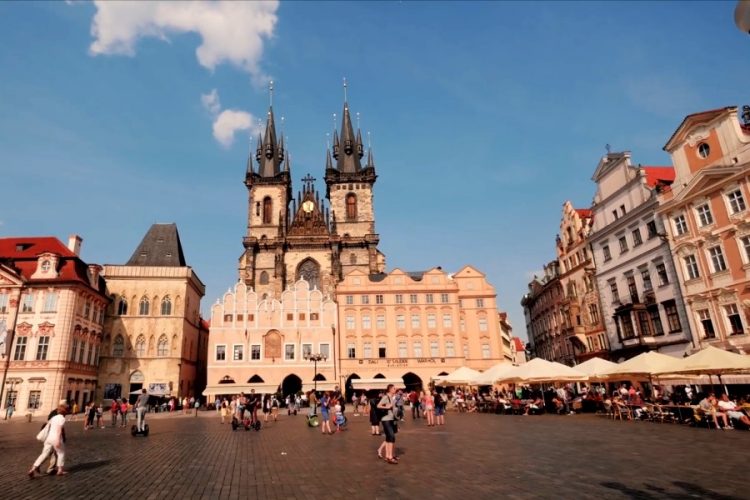 В Чехии подтвердили введение коронавирусных паспортов