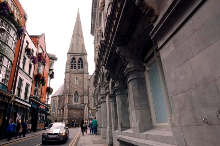 Российским туристам рекомендовали не ездить за границу