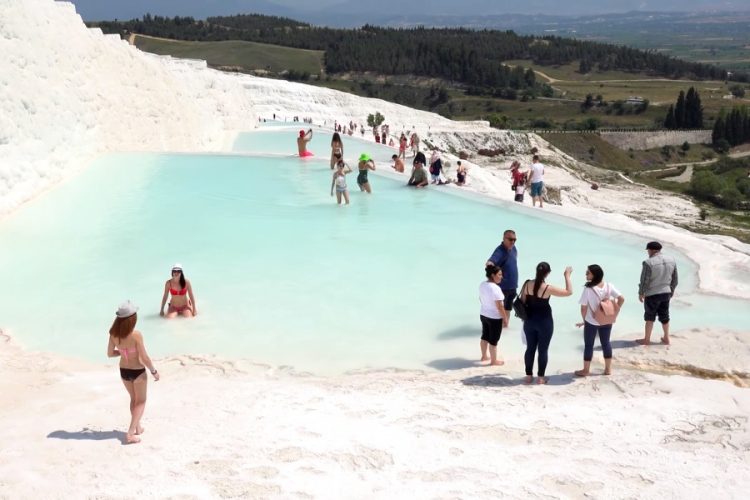 Россияне не спешат бронировать туры в Турцию