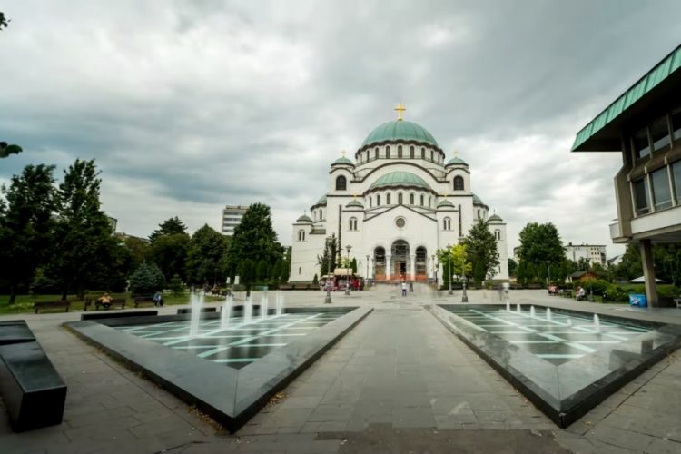 Сербия будет принимать не только вакцинированных туристов