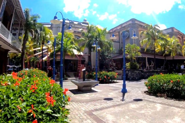 Маврикий сообщил, что будет принимать всех туристов при одном условии