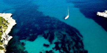 Испания готова открыться для туристов из России на особых условиях