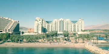 В Израиле открывают аттракционы, но запрещают приходить детям