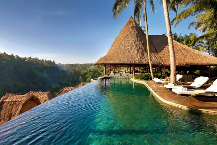 новость 01-04-2021 Бали откроется для туристов из-за рубежа раньше Таиланда