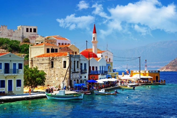 новость 07-04-2021 Первые российские туристы прибыли на Кипр