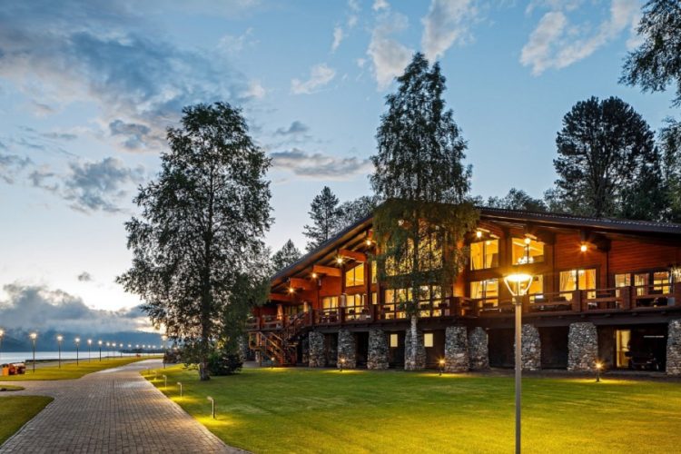 новость 26-04-2021 В предстоящий летний сезон мест в отелях Алтая хватит не всем