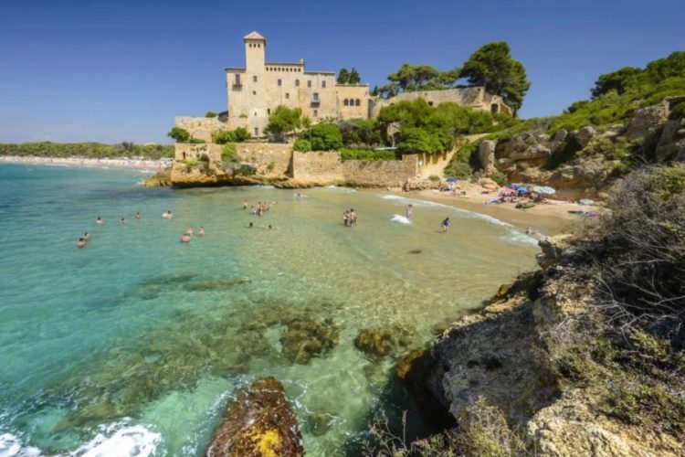 новость 02-04-2021 Испанцы опасаются, что туристы привезут четвертую волну covid