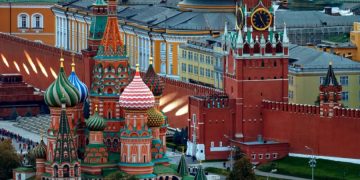 новость 10-04-2021 Туристы будут посещать Московский Кремль по обновленным правилам