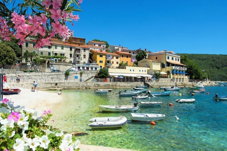 новость 15-04-2021 Хорватия пытается спасти летний сезон