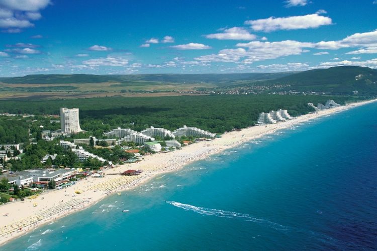 новость 18-04-2021 Туристы начали массово отменять бронирования в Болгарию