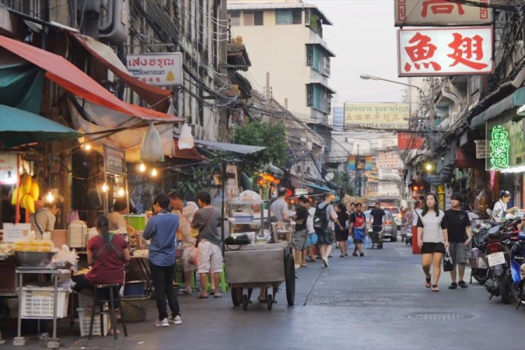 Полицейские Таиланда вышли на поиски незаконных вечеринок