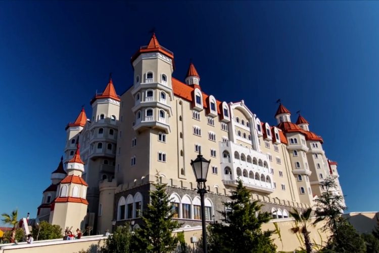 В Сочи озвучили прогнозы турпотока в курортном сезоне