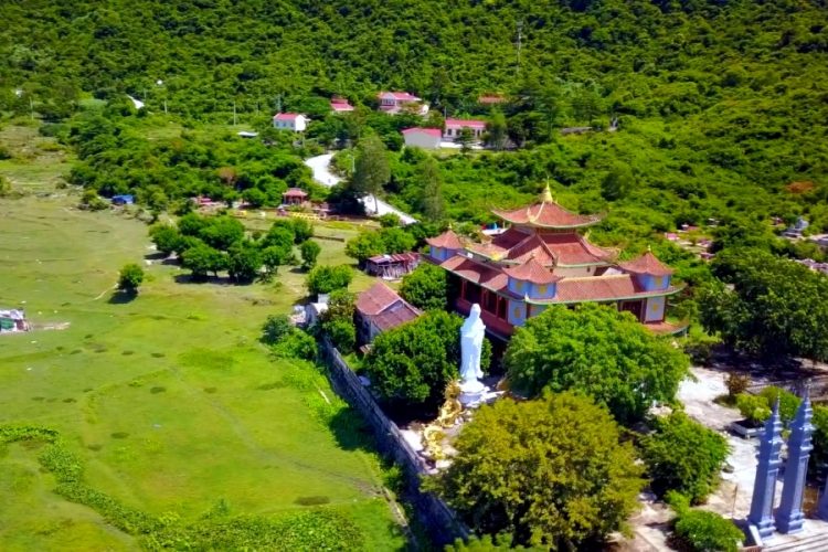 Вьетнам решил начать прием иностранных туристов