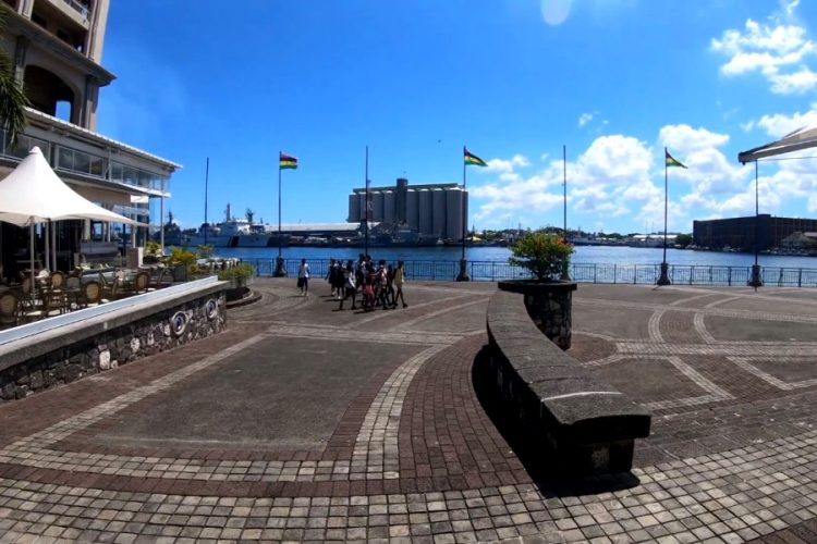 До конца майских праздников новые страны не откроют