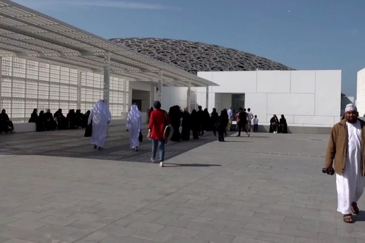 Абу-Даби отменяет обязательный карантин для россиян